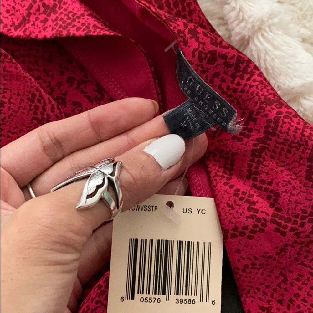 Guess top NWT - Picture 8 of 8